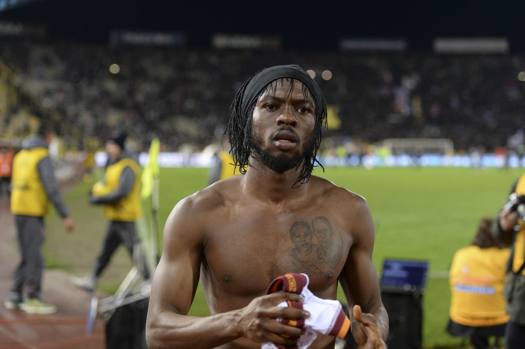 Gervinho si toglie la maglia: la lancerà ai tifosi. Ansa